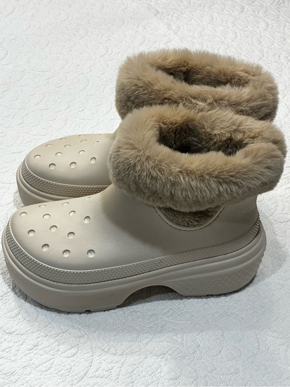 Crocs Stomp Lined Faux Fur Boot Stucco Beige Chunky Platform Women 12 Men 10